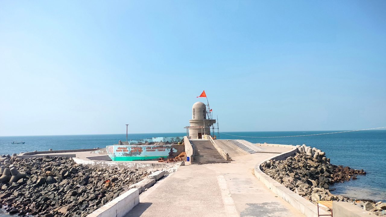 bhadkeshwar-mahadev-temple-dwarka-gujarat-1-attr-hero